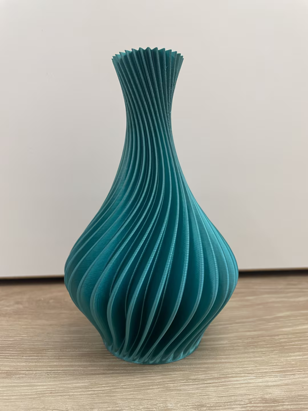 Vaso decorativo a spirale stampato in 3D color petrolio